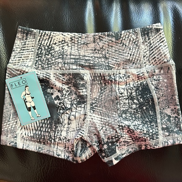 FLEO shorts - Picture 2 of 3